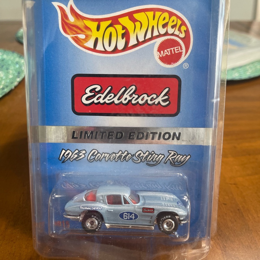 Edelbrock 1963 Corvette Sting Ray - Blue